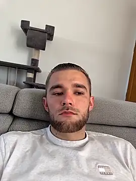 Snapshot of Benjamiinlt chatting on April 2026 07:36:02 AM Benjamiinlt online show from April 2026 07:36:02 AM