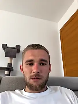 Snapshot of Benjamiinlt chatting on April 2026 04:44:02 PM Benjamiinlt online show from April 2026 04:44:02 PM