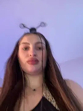 Snapshot of BabyKamiTV chatting on February 2026 12:33:02 PM BabyKamiTV online show from February 2026 12:33:02 PM