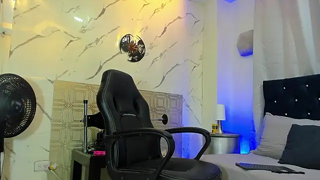 Snapshot of asher_lux chatting on February 2026 08:07:01 PM asher lux online show from February 2026 08:07:01 PM