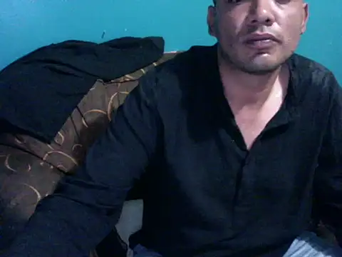 latinomoreno95 online show from May 2026 11:34:04 PM