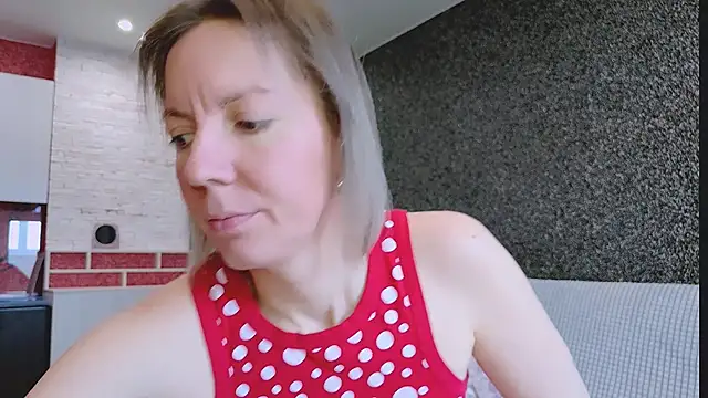 Amanda Luxe online show from March 2026 03:13:02 AM