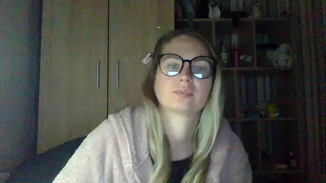 Snapshot of VikiLove765 chatting on February 2026 10:19:01 PM VikiLove765 online show from February 2026 10:19:01 PM