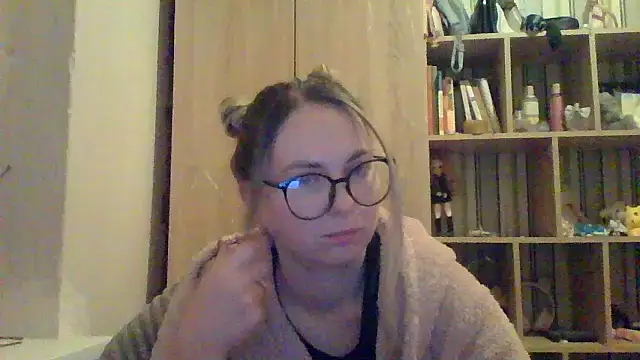 Snapshot of VikiLove765 chatting on February 2026 03:15:01 AM VikiLove765 online show from February 2026 03:15:01 AM