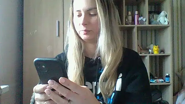 Snapshot of VikiLove765 chatting on February 2026 07:04:01 AM VikiLove765 online show from February 2026 07:04:01 AM