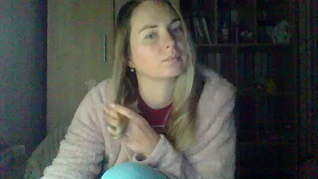 Snapshot of VikiLove765 chatting on February 2026 10:28:01 PM VikiLove765 online show from February 2026 10:28:01 PM