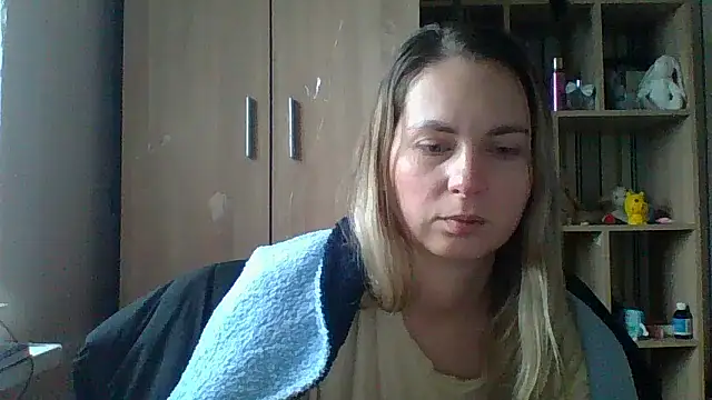 Snapshot of VikiLove765 chatting on February 2026 07:40:01 AM VikiLove765 online show from February 2026 07:40:01 AM