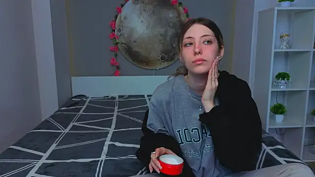 Snapshot of BrianneMallory chatting on February 2026 07:18:02 AM BrianneMallory online show from February 2026 07:18:02 AM