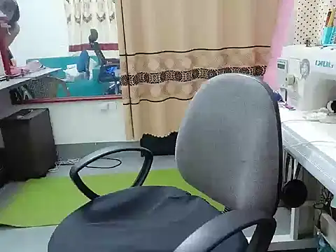 Snapshot of Heni6368 chatting on February 2026 02:00:02 PM Heni6368 online show from February 2026 02:00:02 PM