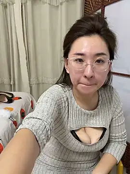 Snapshot of Jingjingxiang-520 chatting on February 2026 02:23:01 PM Jingjingxiang-520 online show from February 2026 02:23:01 PM
