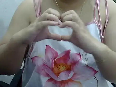 Snapshot of Sarah_no_land chatting on April 2026 02:07:02 PM Sarah no land online show from April 2026 02:07:02 PM