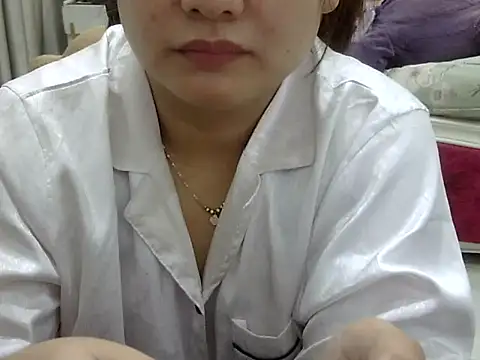Snapshot of Sarah_no_land chatting on April 2026 05:07:01 AM Sarah no land online show from April 2026 05:07:01 AM