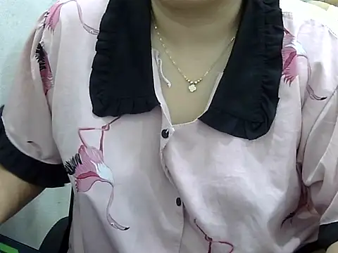 Snapshot of Sarah_no_land chatting on May 2026 04:23:02 PM Sarah no land online show from May 2026 04:23:02 PM