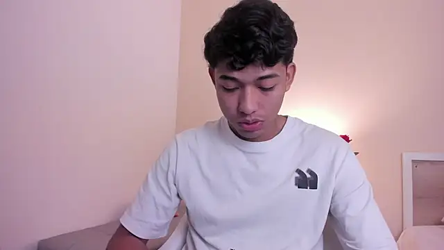 Snapshot of AustinTowers chatting on February 2026 07:54:01 PM AustinTowers online show from February 2026 07:54:01 PM