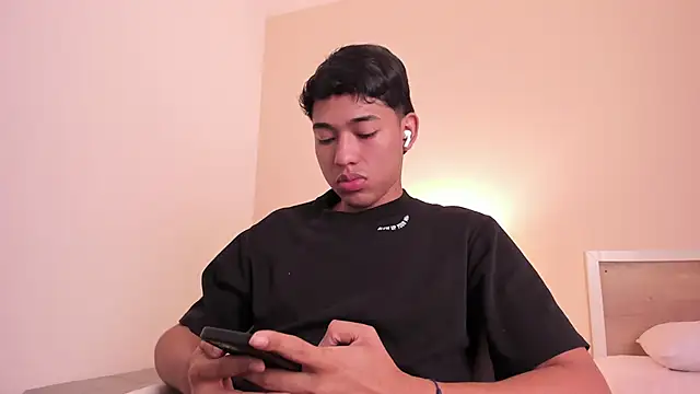 Snapshot of AustinTowers chatting on February 2026 07:56:02 PM AustinTowers online show from February 2026 07:56:02 PM