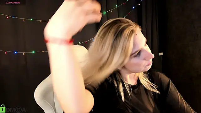 Snapshot of SoftLana chatting on January 2026 04:04:02 AM SoftLana online show from January 2026 04:04:02 AM