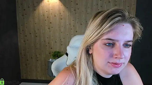 Snapshot of SoftLana chatting on February 2026 04:27:01 AM SoftLana online show from February 2026 04:27:01 AM