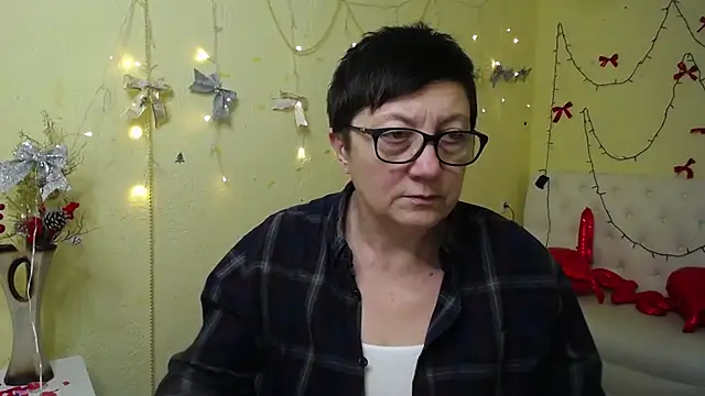 Snapshot of EmilyL0ve chatting on January 2026 06:01:01 PM EmilyL0ve online show from January 2026 06:01:01 PM