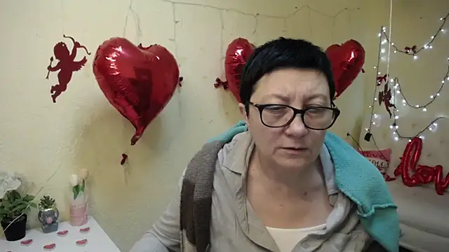 Snapshot of EmilyL0ve chatting on February 2026 06:13:02 PM EmilyL0ve online show from February 2026 06:13:02 PM