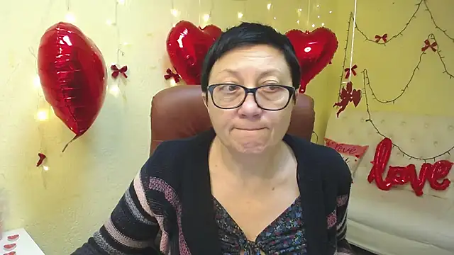 Snapshot of EmilyL0ve chatting on February 2026 09:07:01 PM EmilyL0ve online show from February 2026 09:07:01 PM