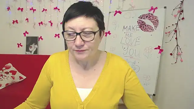 Snapshot of EmilyL0ve chatting on February 2026 08:38:01 PM EmilyL0ve online show from February 2026 08:38:01 PM