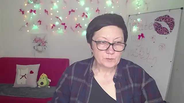 EmilyL0ve online show from May 2026 05:21:01 PM
