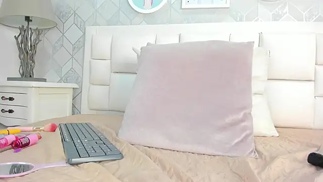 laura rouse7 online show from April 2026 07:25:01 PM