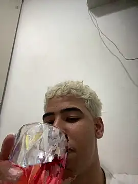 Snapshot of lzinho9153 chatting on February 2026 12:09:01 AM lzinho9153 online show from February 2026 12:09:01 AM