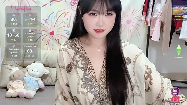 xiaoguai99 online show from April 2026 01:04:01 PM