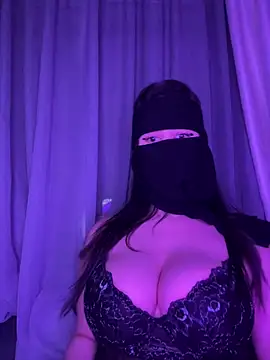 Snapshot of Layano chatting on February 2026 07:17:01 AM Layano online show from February 2026 07:17:01 AM