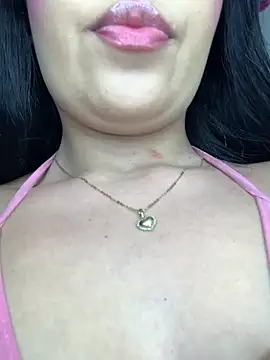 DulcePiink online show from April 2026 06:45:02 PM