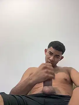 Snapshot of youngalexofficial chatting on January 2026 01:19:01 AM youngalexofficial online show from January 2026 01:19:01 AM