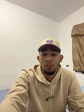 Snapshot of youngalexofficial chatting on January 2026 02:39:01 AM youngalexofficial online show from January 2026 02:39:01 AM