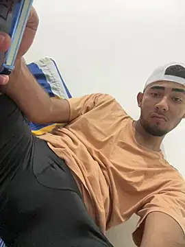 Snapshot of youngalexofficial chatting on January 2026 05:35:01 AM youngalexofficial online show from January 2026 05:35:01 AM