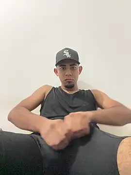 Snapshot of youngalexofficial chatting on February 2026 12:37:01 AM youngalexofficial online show from February 2026 12:37:01 AM