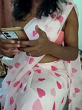 Snapshot of Meena_Meenakshi chatting on February 2026 04:18:02 AM Meena Meenakshi online show from February 2026 04:18:02 AM