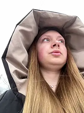 Snapshot of BlondeHott chatting on January 2026 07:24:02 AM BlondeHott online show from January 2026 07:24:02 AM