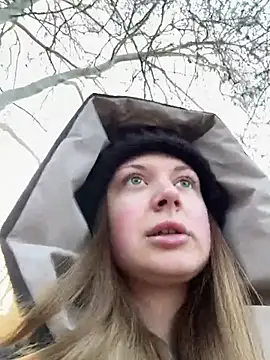 Snapshot of BlondeHott chatting on February 2026 05:30:01 AM BlondeHott online show from February 2026 05:30:01 AM