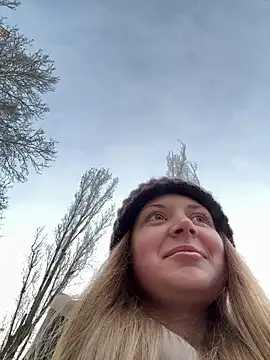 Snapshot of BlondeHott chatting on February 2026 05:05:02 AM BlondeHott online show from February 2026 05:05:02 AM