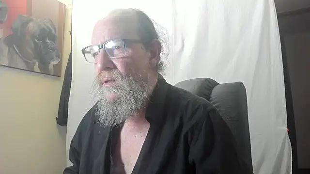 Snapshot of Uncle_Hottie chatting on January 2026 10:33:02 PM Uncle Hottie online show from January 2026 10:33:02 PM