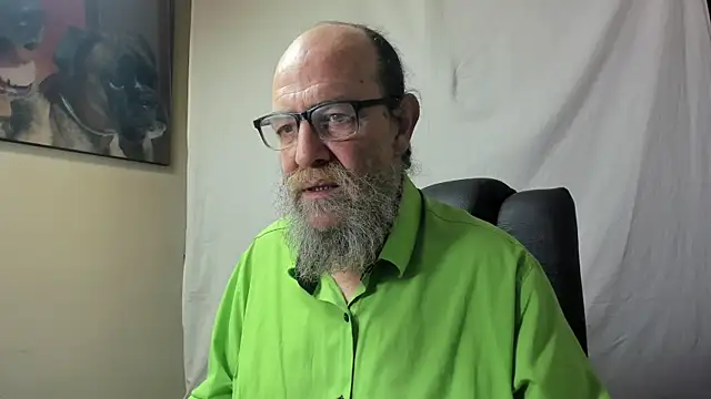 Snapshot of Uncle_Hottie chatting on January 2026 05:18:02 PM Uncle Hottie online show from January 2026 05:18:02 PM