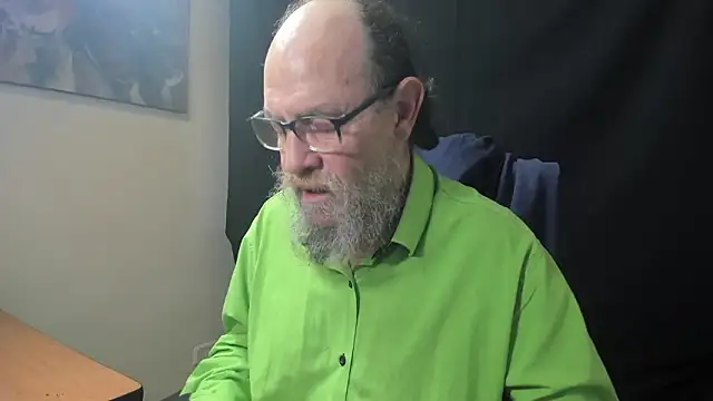 Snapshot of Uncle_Hottie chatting on February 2026 03:32:02 PM Uncle Hottie online show from February 2026 03:32:02 PM