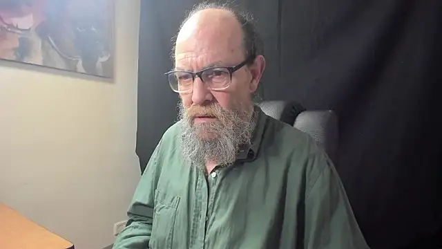 Snapshot of Uncle_Hottie chatting on February 2026 04:06:02 PM Uncle Hottie online show from February 2026 04:06:02 PM