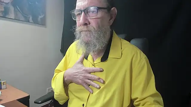 Snapshot of Uncle_Hottie chatting on February 2026 02:54:01 PM Uncle Hottie online show from February 2026 02:54:01 PM