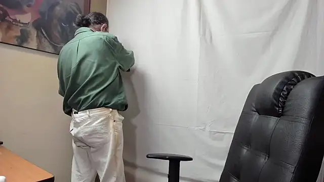 Snapshot of Uncle_Hottie chatting on February 2026 09:41:01 PM Uncle Hottie online show from February 2026 09:41:01 PM