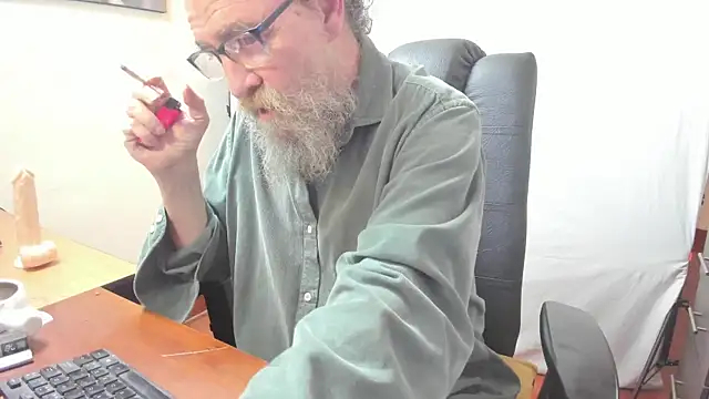 Snapshot of Uncle_Hottie chatting on February 2026 07:54:01 PM Uncle Hottie online show from February 2026 07:54:01 PM