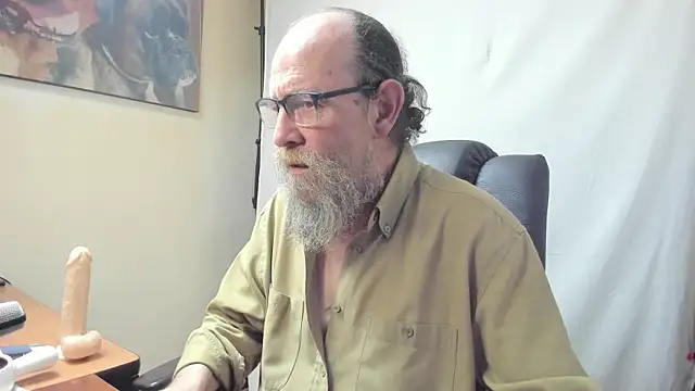 Snapshot of Uncle_Hottie chatting on February 2026 10:06:02 PM Uncle Hottie online show from February 2026 10:06:02 PM