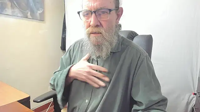 Snapshot of Uncle_Hottie chatting on February 2026 06:30:01 PM Uncle Hottie online show from February 2026 06:30:01 PM