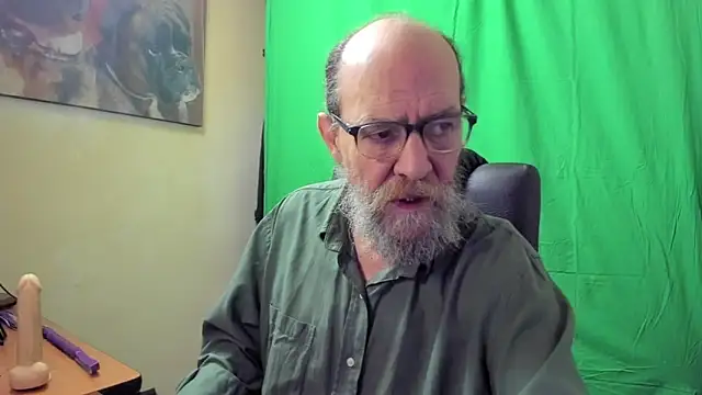 Snapshot of Uncle_Hottie chatting on April 2026 04:58:02 PM Uncle Hottie online show from April 2026 04:58:02 PM