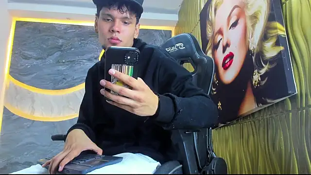 Snapshot of Lucas_hot_20 chatting on January 2026 08:07:01 AM Lucas hot 20 online show from January 2026 08:07:01 AM